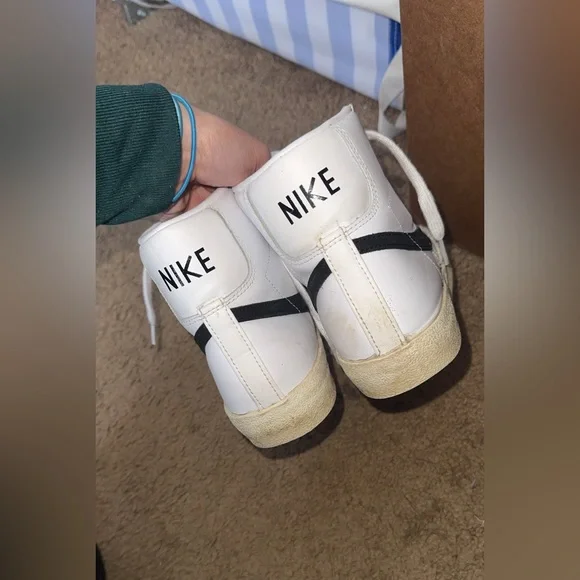 Nike Blazers - Picture 3 of 4